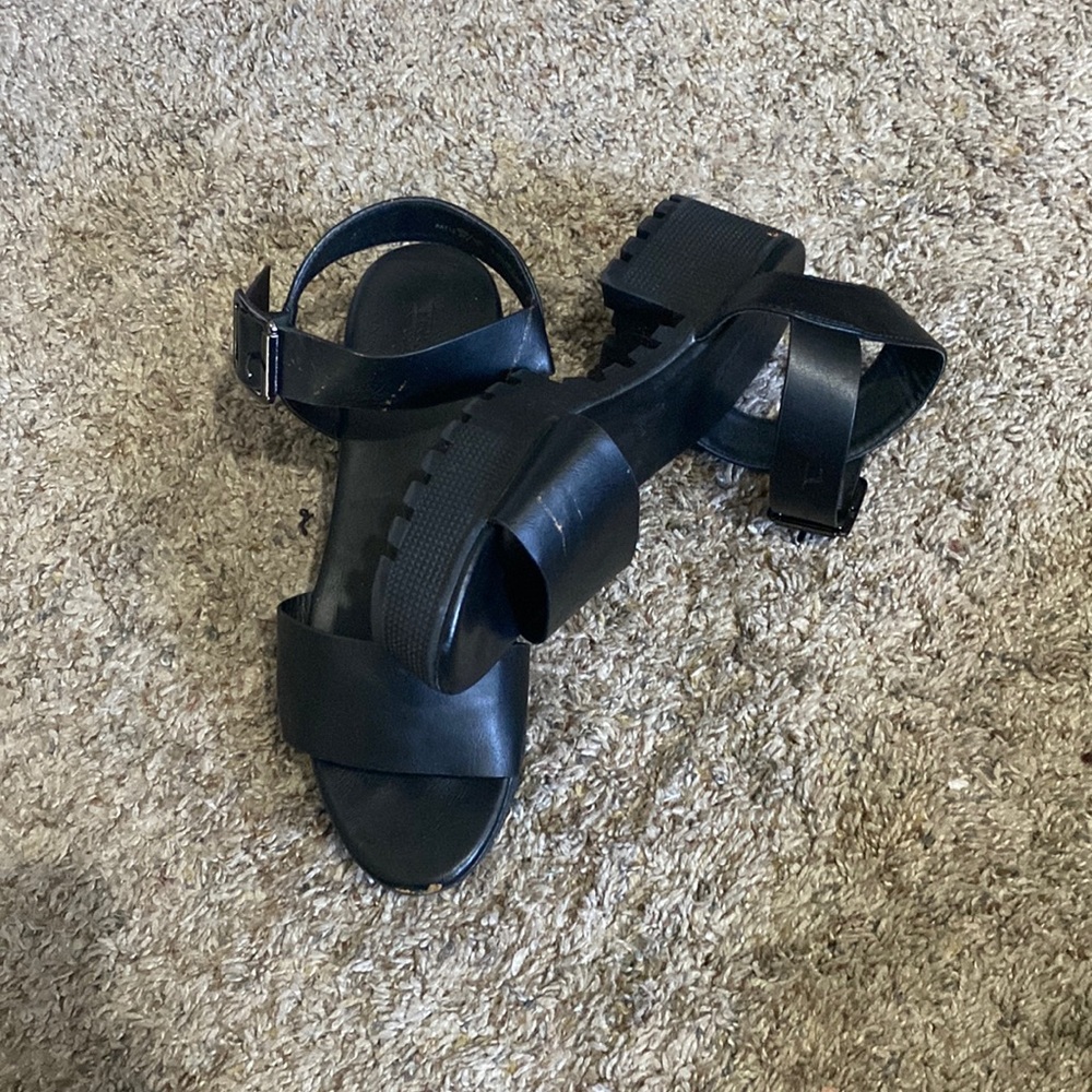 Black Platform Sandals✨